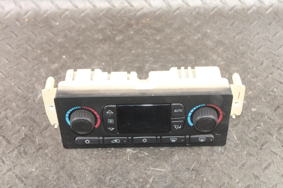 05-06 TAHOE Dual Zone Automatic Heat AC Climate Temperature Control OEM Factory Foto 2 de 4