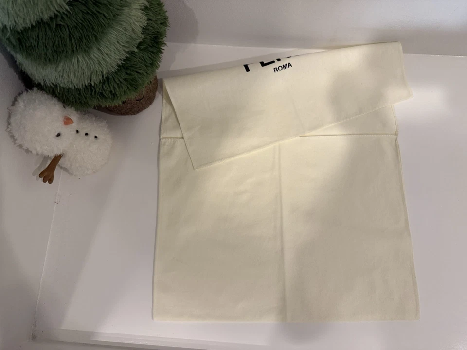 Bolsa antipolvo Fendi 17,75*13 pulgadas Foto 2 de 2
