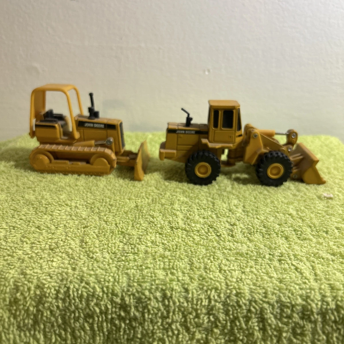 John Deere 1:64 Scale Bulldozer Contemporary Manufacture Diecast