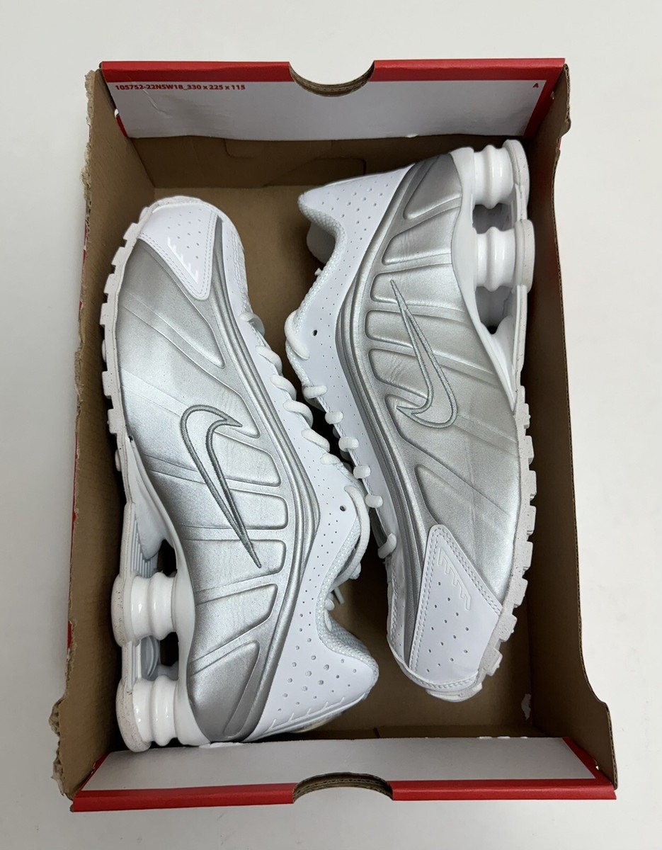 Nike Shox R4 Women's Sz 10.5/ Mens Sz 9 White Metallic Silver