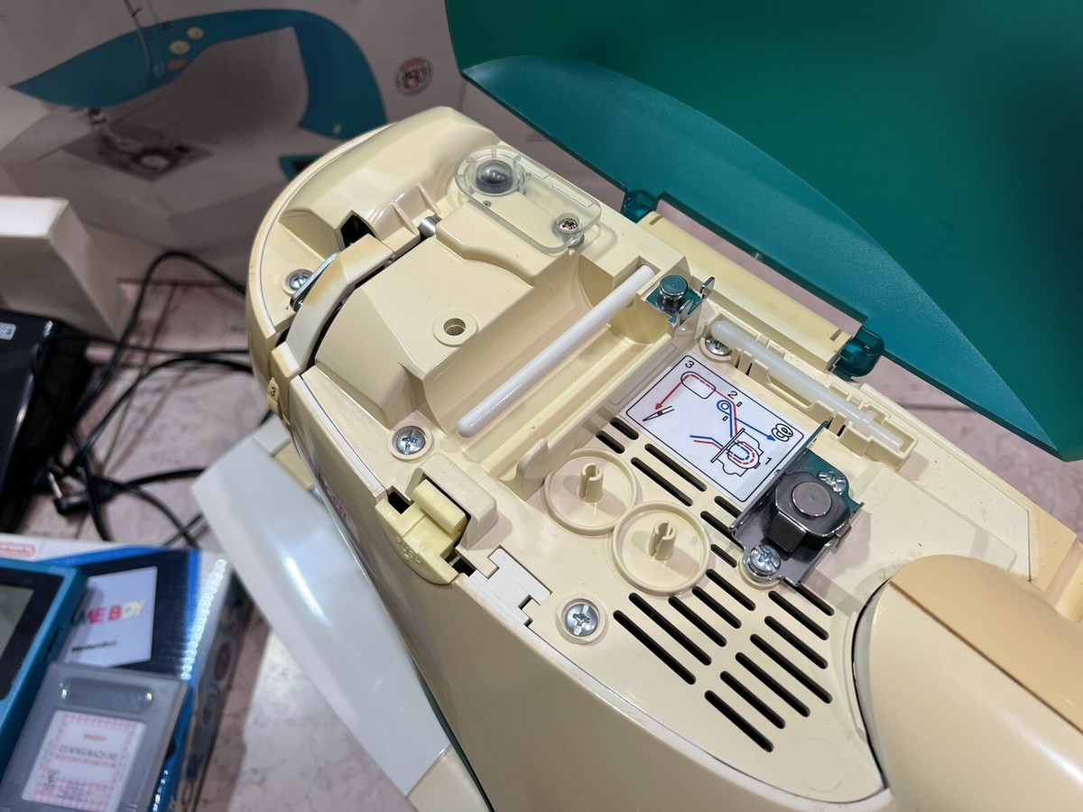 Singer Izek Sewing Machine Gameboy Color Works! Please Read