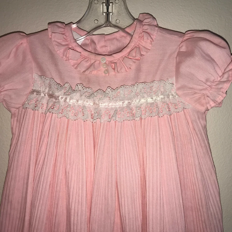 Vestido Sophie Vintage SEARS Rosa Plisado Ojales Encaje Ribete Grande 32-36" 27-32 libras Foto 2 de 4