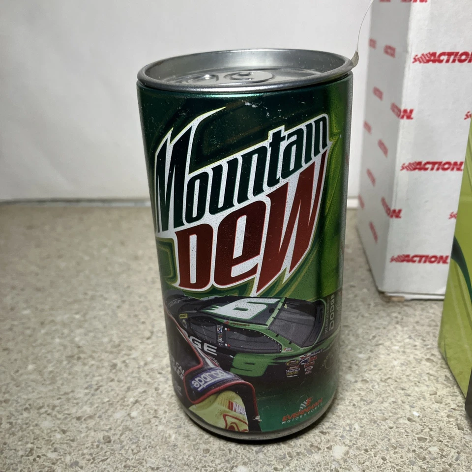 #9 LOTE DE LATAS DE ROCÍO Y MÁQUINA EXPENDEDORA KASEY KAHNE MOUNTAIN 2004/2005 color líquido Foto 4 de 4