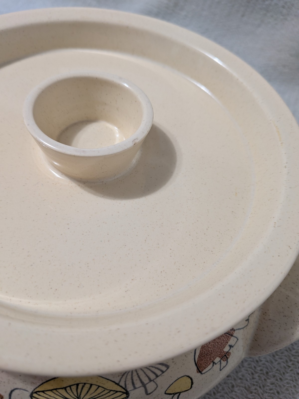 Franciscan Woodlore Mushroom Covered Casserole Dish -2 QT -MCM - GMB - Imperfect