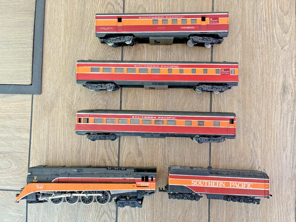 Preços baixos em Bachmann HO Southern Pacific Locomotivas para