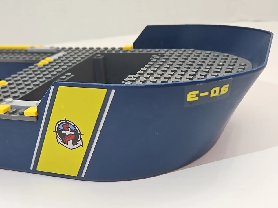 LEGO Boat Hull Giant Bow 40x20x 7 Deep Sea Exploration Vessel Ship & Deck 60095 - Image 4 of 4
