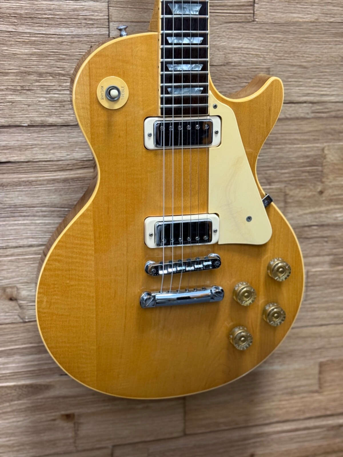 Gibson Les Paul Deluxe Guitar 1977 Natural 9lbs 10oz w/Gen 2 Chainsaw case-Clean