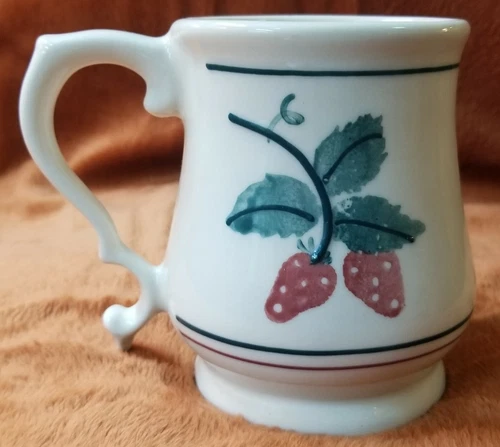 HARTSTONE FOOTED STONEWARE CUP / MUG IN THE STRAWBERRIES PATTERN - FANCY HANDLE