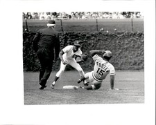 CGE15 1977 Original Ronald Mrowiec Photo MANNY TRILLO CUBS - REDS GEORGE FOSTER