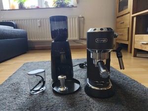 De'Longhi Espressomaschine mit Siebträger und Kaffeemühle