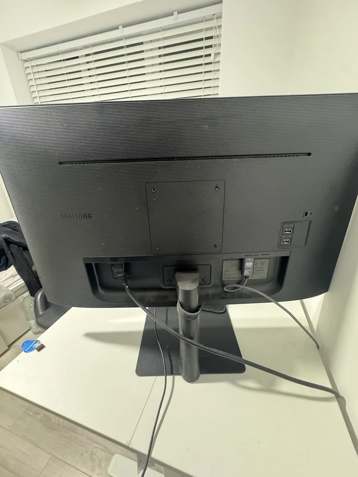 Samsung M5 27” Smart Monitor | FHD 1080p | DeX, Netflix, YouTube - Image 3 of 3