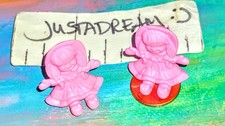 Accesorios/ropa para casa de muñecas Kelly *HTF Lote 2 mini muñecas bebé de resina rosa de 1"* Juguetes