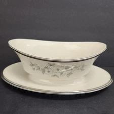 Windsong by Lenox Platinum Trim Gravy Boat With Attached Underplate