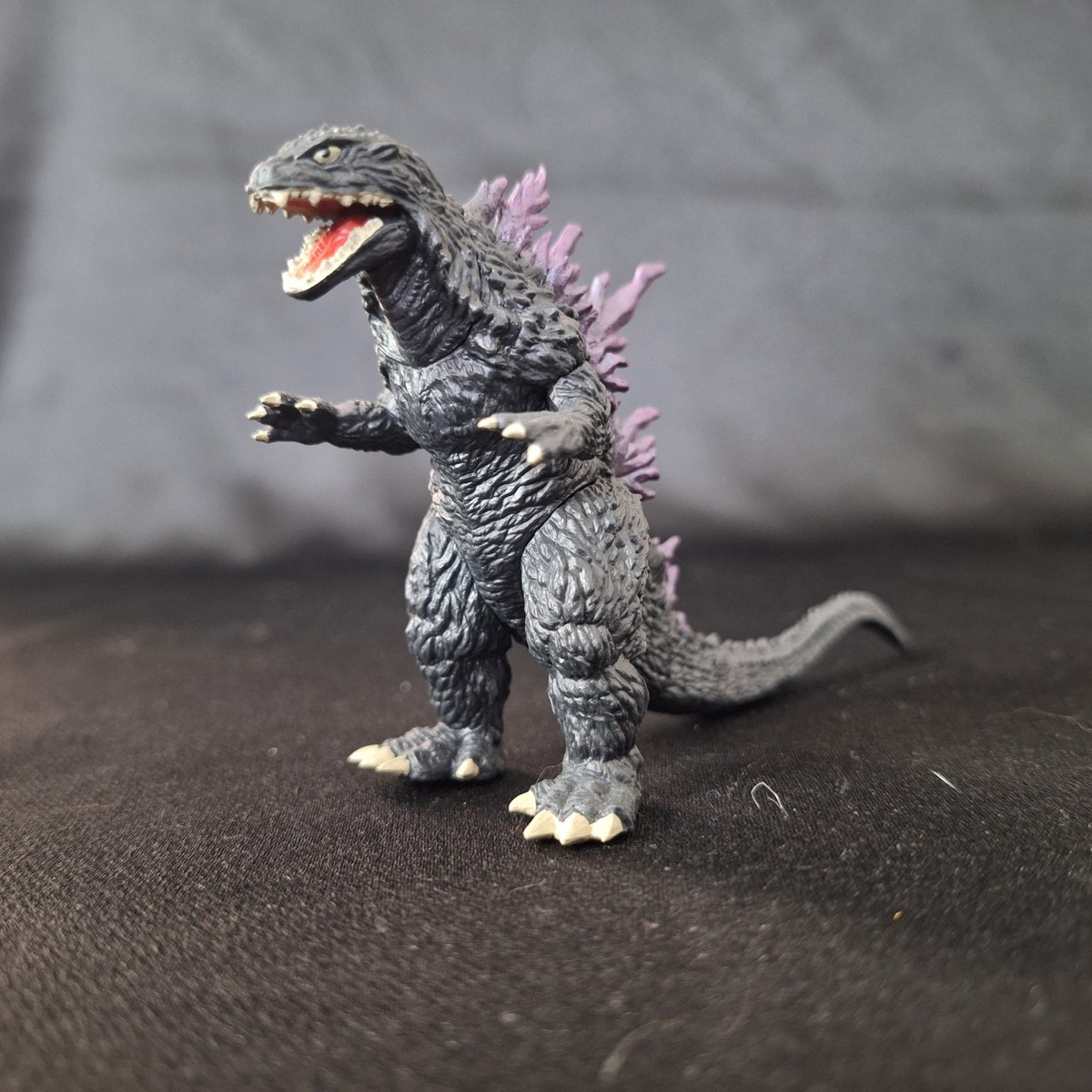 ◉やす◉GODZILLA。2000。ひな型ソフビフィギュア４体。 Bandai Gashapon Godzilla 2000 4