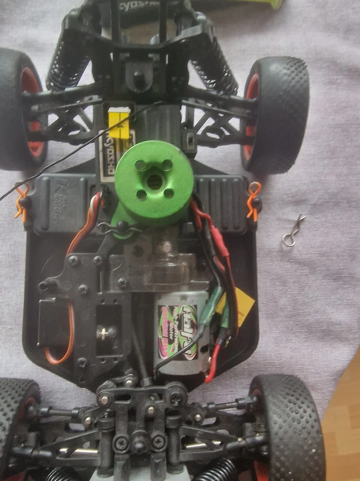 KYOSHO MINI INFERNO 4WD RC BUGGY 1/18 - Bild 4 von 4