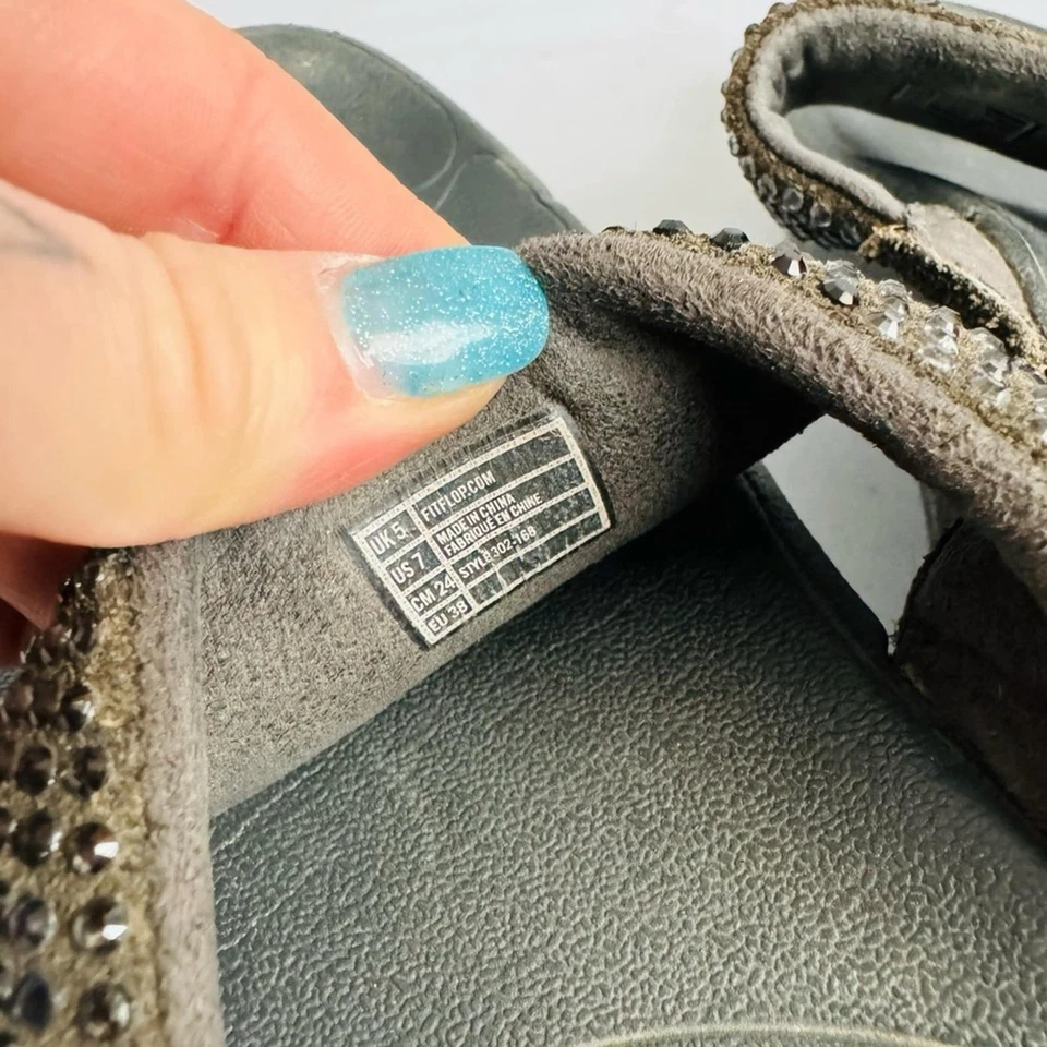 Sandalias de cuña Fitflop marrón con tachuelas de cuero para mujer talla 7’ Foto 3 de 4