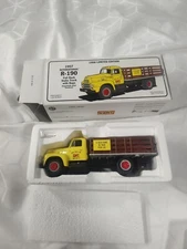 First Gear Kent Feeds International R-190 Stake Truck W/Bags 1/34 NEW SEALED #35