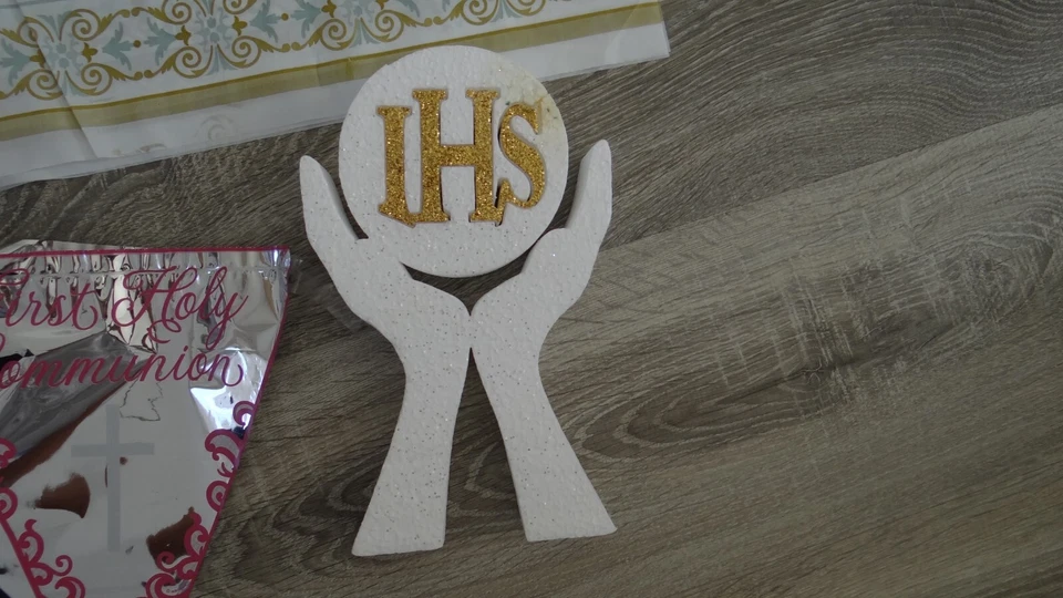 First Holy Communion bundle of table decorations table cover banner table stand - Image 4 of 4