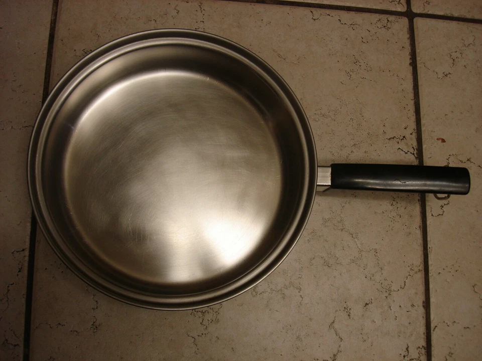 SARTÉN WARD'S SIGNATURE PRESTIGE 18/8 ACERO INOXIDABLE TRIPLE CAPA 10.5"X 2.5" SIN TAPA Foto 4 de 4