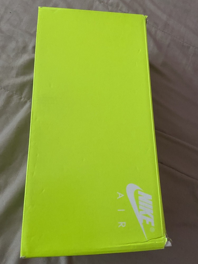 Size 4.5 - Nike Air Max 90 Volt 2020 - CD0881-103