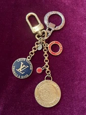 LOUIS VUITTON Bag charm Key Chain Ring holder Rare TRUNKS & BAGS COIN Medal F/S