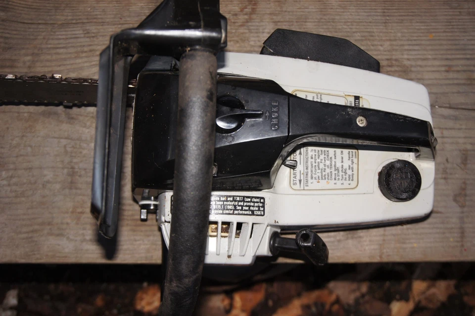 Craftsman 2.3 cubic inch 2300 parts saw runs on prime, fast shipping - Image 3 of 4