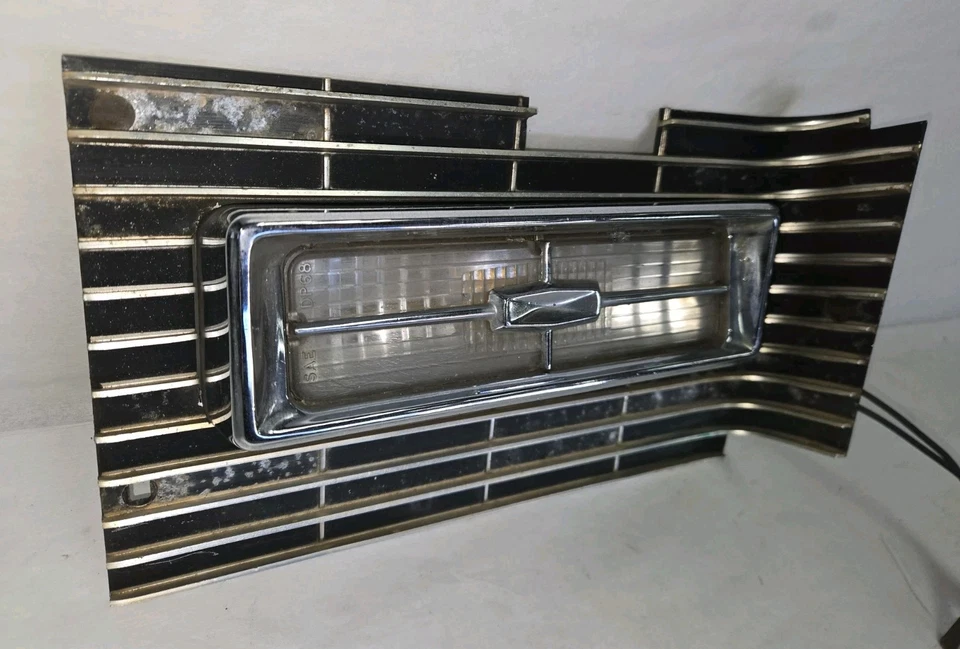 Cadillac Deville Fleetwood Calais Lt 1968 parrilla delantera extensión señal de giro fabricante de equipos originales Foto 2 de 4