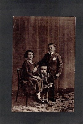 M4849 People Family Portrait Schaefer's Lilliput c1930 vintage postcard