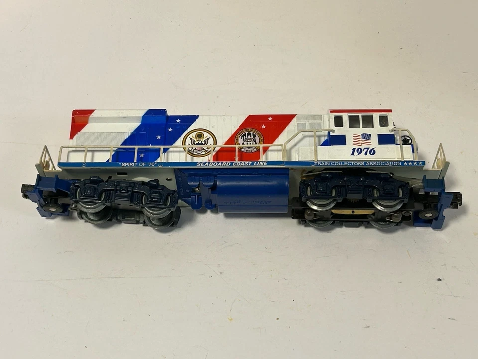 Lionel TCA  O Gauge Bicentennial Diesel Loco# 1976, Cars 1973,74,75 no box - Image 4 of 4