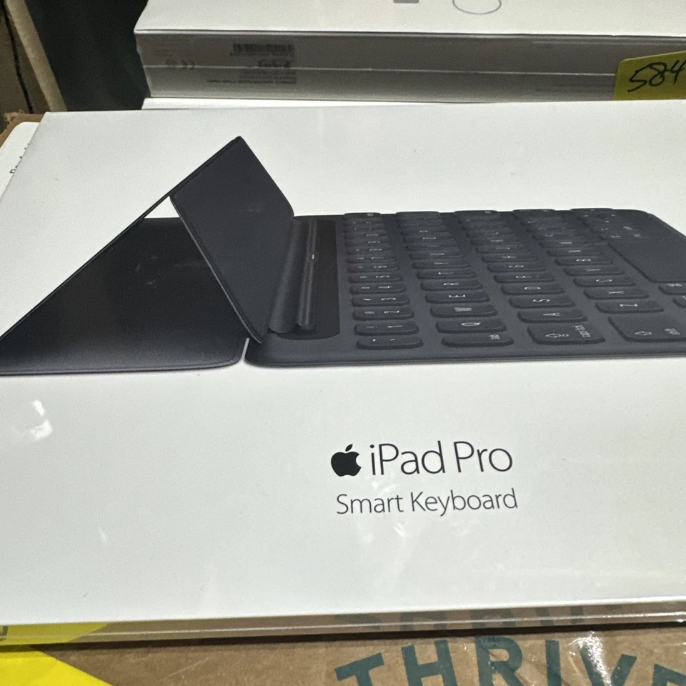 Apple Smart Keyboard for the 9.7" iPad Pro MM2L2AM/A new 1st gen black genuine - Image 2 of 4