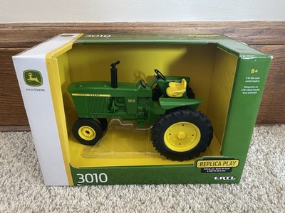 ERTL John Deere 3010 1/16 Replica Play