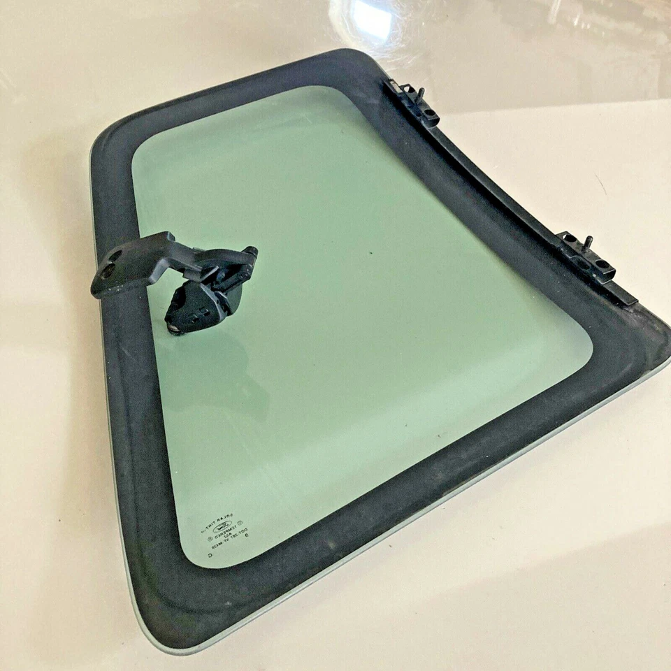 1993-2002 Ford Explorer Sport LH четверть стекла вентиляционное окно (с защелкой) со стороны водителя - Изображение 3 из 4