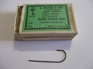 Vintage Box Mustad 3266 #1/0 Aberdeen Blind Eye Fish Hooks Very Nice!!