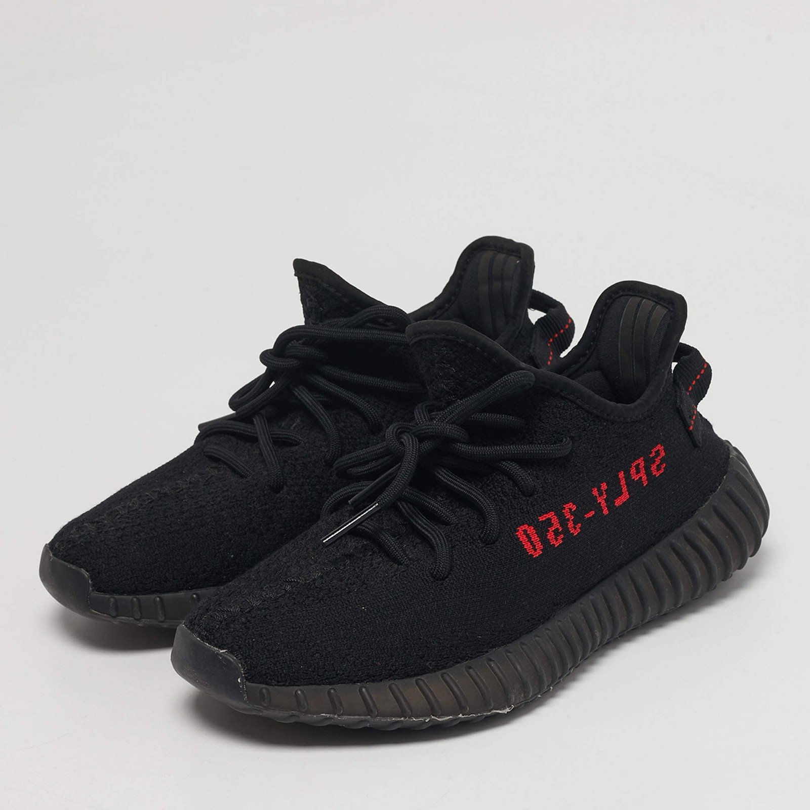 Yeezy x Adidas Boost 350 V2 Bred Size 38 Black Knit Fabric Lace Up Sneakers thumbnail 2