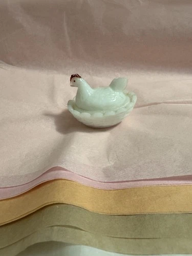 Vtg Small White Milk Glass Hen on a Nest Red Comb Scalloped Basket Weave Dish