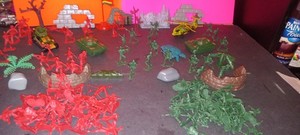 K00L L0T Of 100 Soldiers, Tanks, Helicopter, Accessories, Just $28.95! 