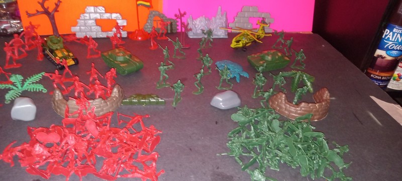 K00L L0T Of 100 Soldiers, Tanks, Helicopter, Accessories, Just $28.95! 
