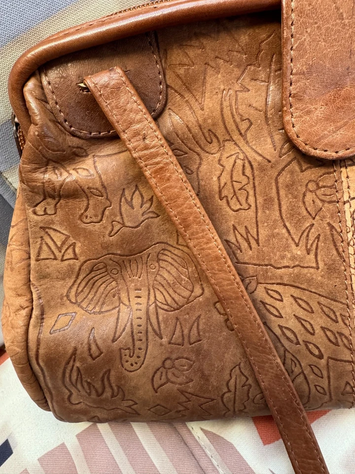 Bolso de Hombro Vintage Salisbury’s Cuero Repujado Años 70 Animales Marrón Selva Foto 3 de 4