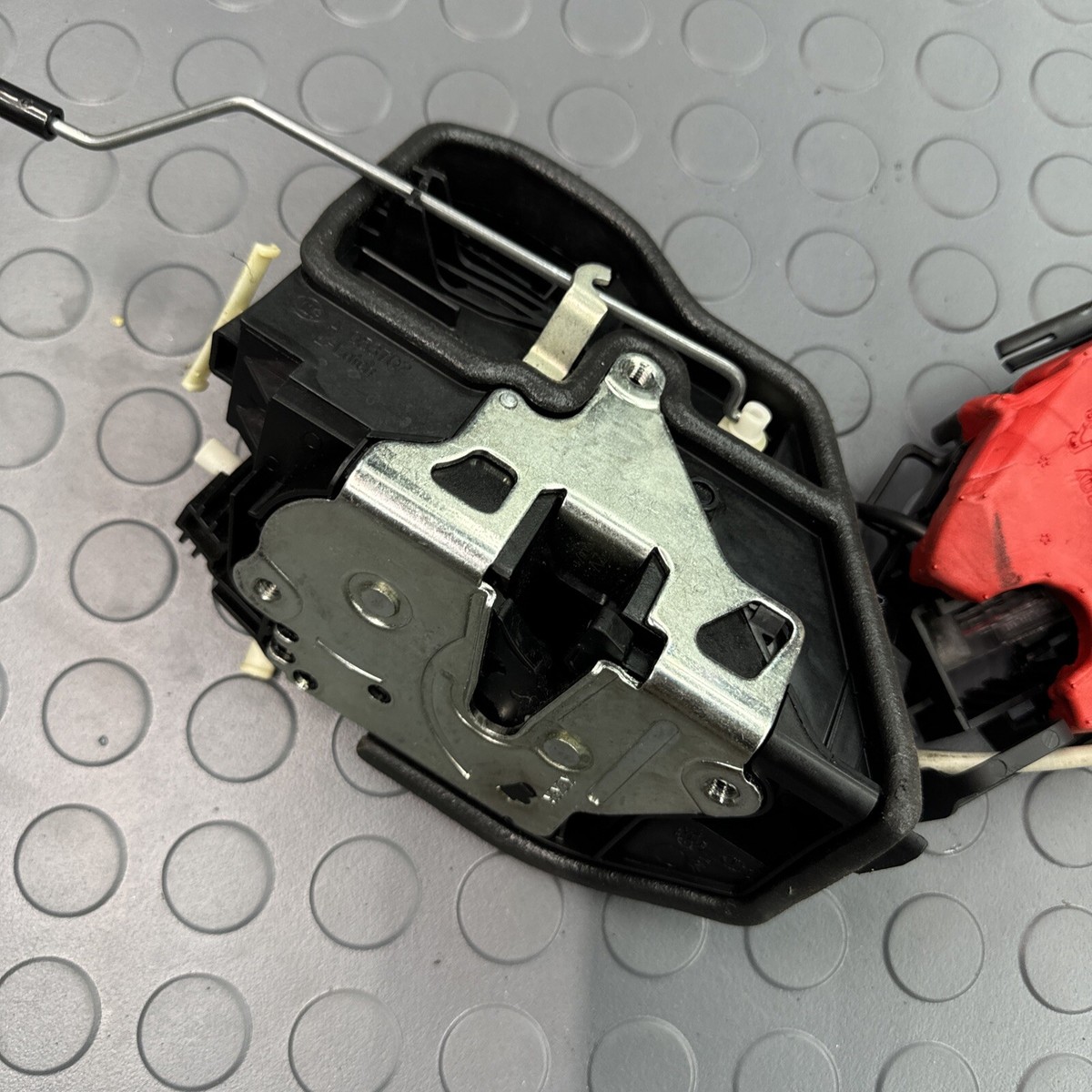 BMW F30 F36 F80 FRONT RIGHT DOOR LOCK SYSTEM LATCH ACTUATOR OEM