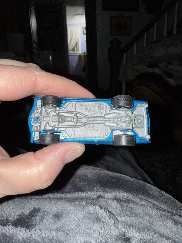 Hot Wheels Phils Garage 70 Chevelle SS Chase metálico AZUL Foto 4 de 4