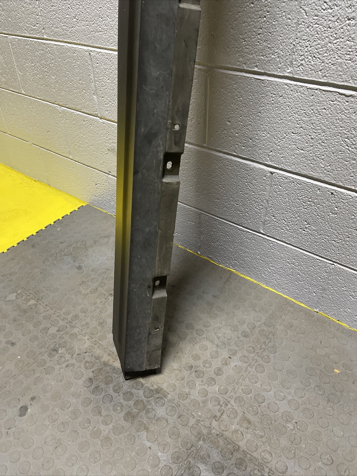 2017-2020 Maserati Levante Left Driver Side Rocker Skirt Molding OEM Trim