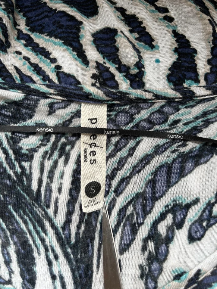 Top Kensie Estampado Animal Henley Cuello en V Botón Manga Larga Ligero Talla Pequeña Foto 4 de 4