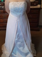 Davids Bridal Beaded Wedding Gown Size 16W 38 Inch Waist Beautiful