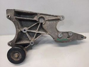 2013 Chevrolet Silverado 1500 (5.3L / AT / 4x4) Alternator / Power Steer Bracket