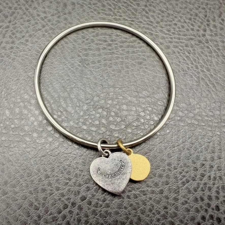 Pulseira Juicy Couture amuleto coroa coração joia feminina tom prata 8" - Imagem 4 de 4