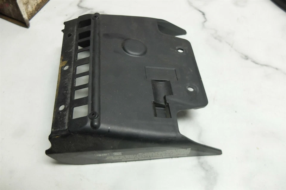 04 Aprilia RSV 1000 R RSV1000 后背内挡泥板盖盘 — 第 3/4 张图片