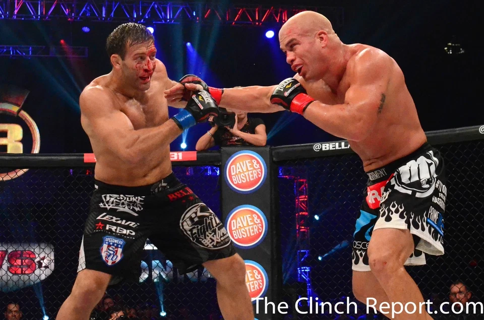 Pantalones cortos de lucha modelo Bellator MMA 131 firmados por Tito Ortiz certificado de autenticidad PSA/DNA UFC 73 Foto 4 de 4
