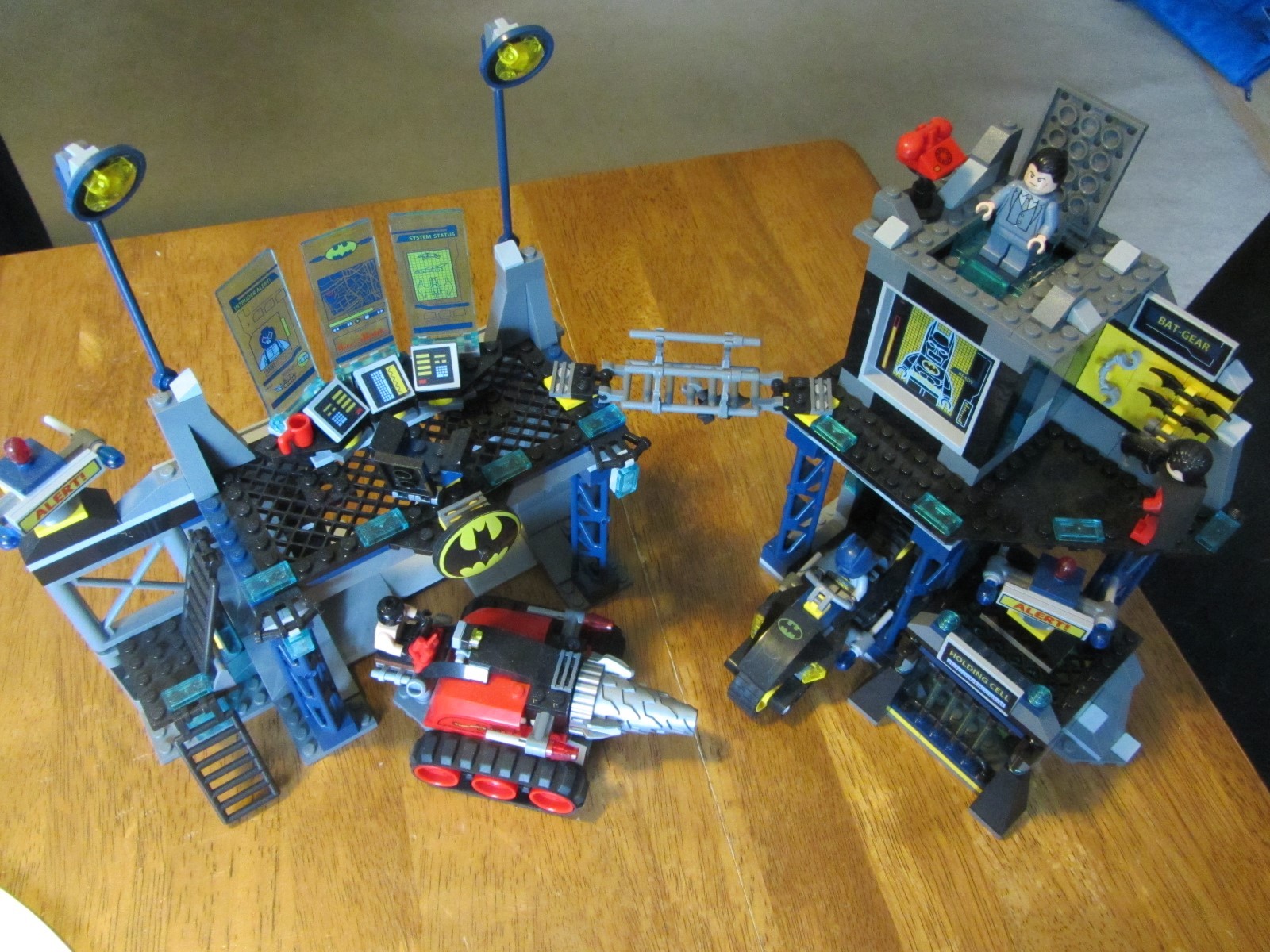 Lego set 6860 The Batcave Lego set 6860 The Batcave