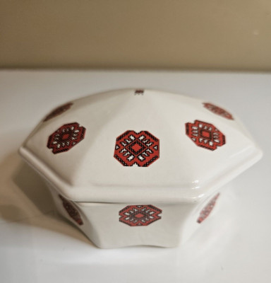 Vtg Octagon Ceramic Trinket Jewelry Box w/Lid Red White Embroidery Block Design