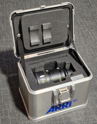 Excellent ARRI Signature Prime Lens 35mm T 1.8 W/ Aluminium Case - Picture 2 of 9